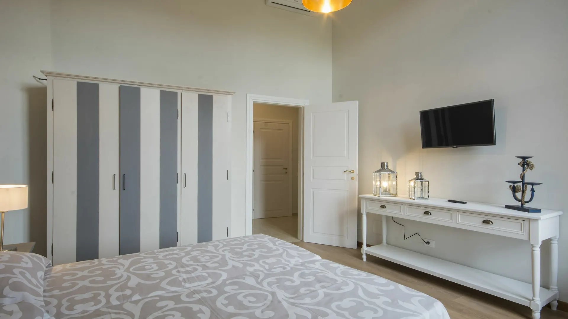 Iris Apartment Florence Italy