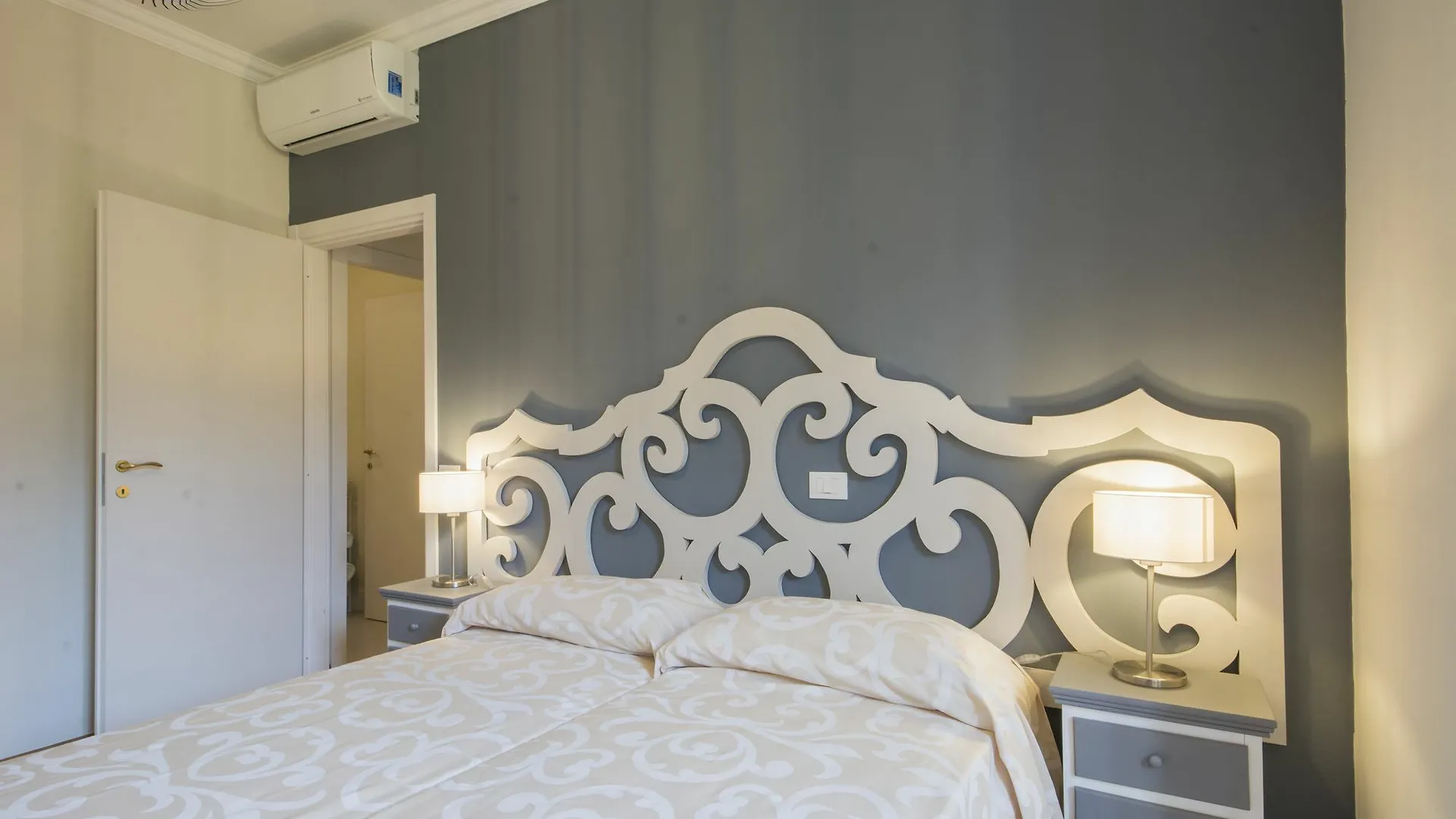 Iris Apartment Florence 0*,  Italy