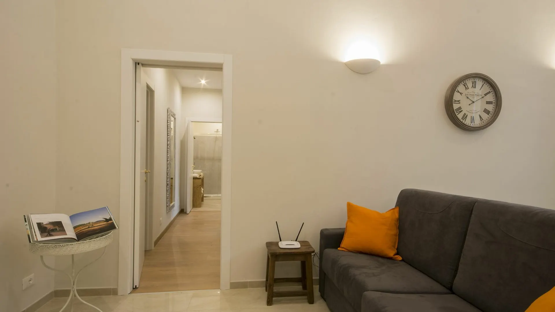 Iris Apartment Florence 0*,  Italy