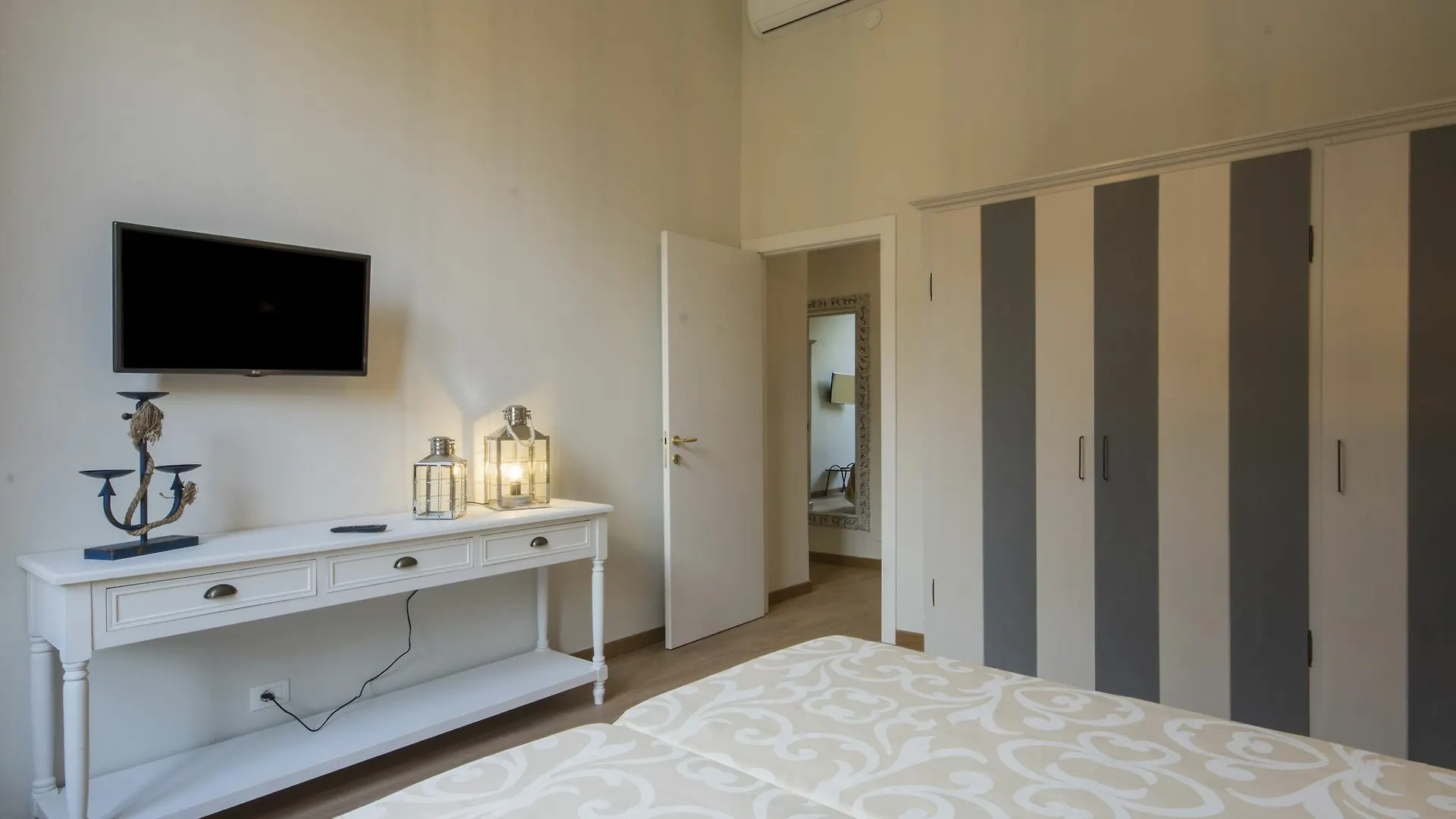 Iris Apartment Florence 0*,  Italy